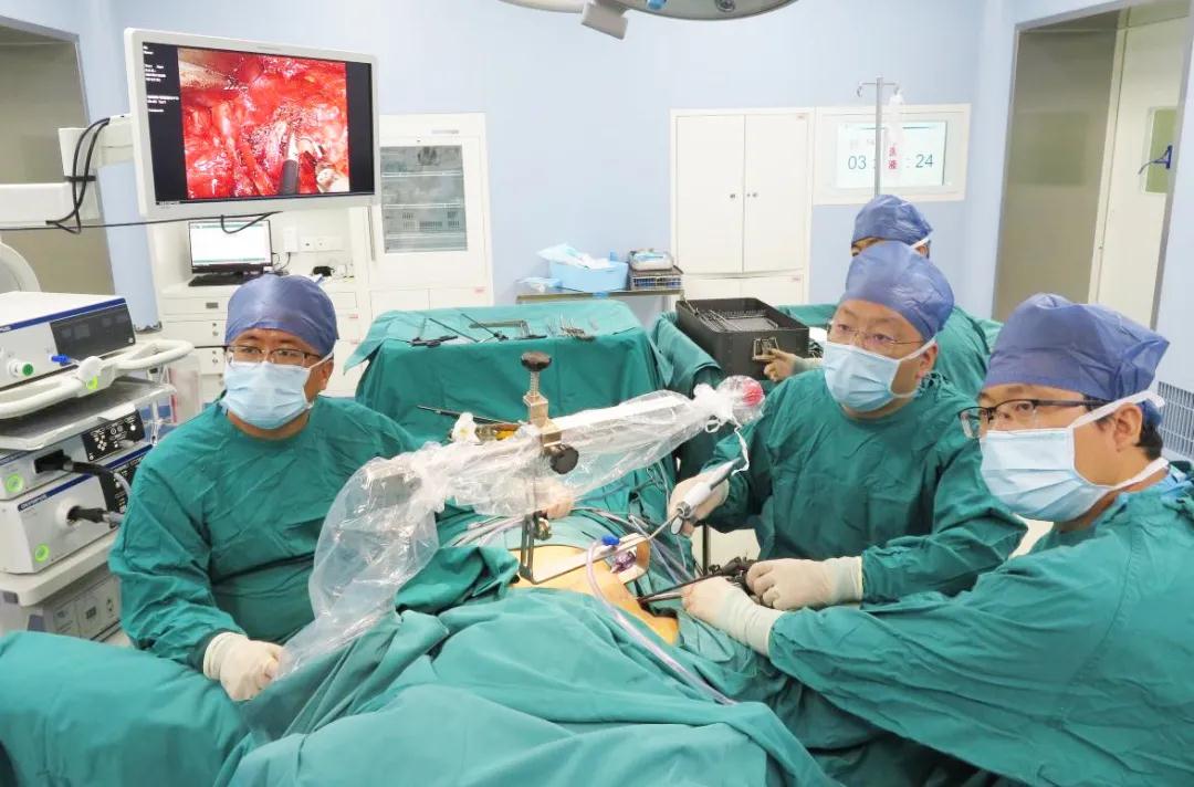 甲乳外科专家完成陕西省首例“瘢痕隐身术”